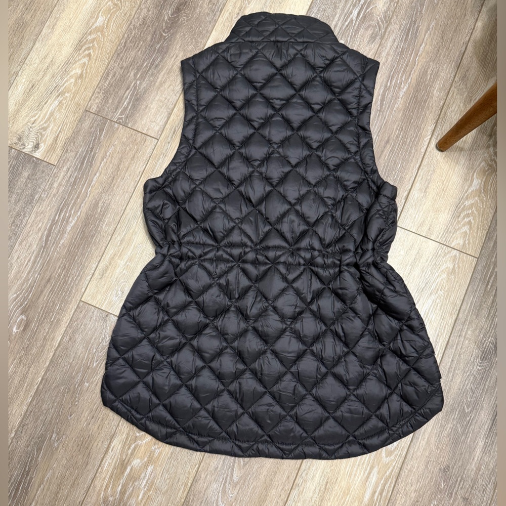 New Condition  Athleta  High Low puff Vest with Adjustable Waist & Zipper front - Picture 3 of 11